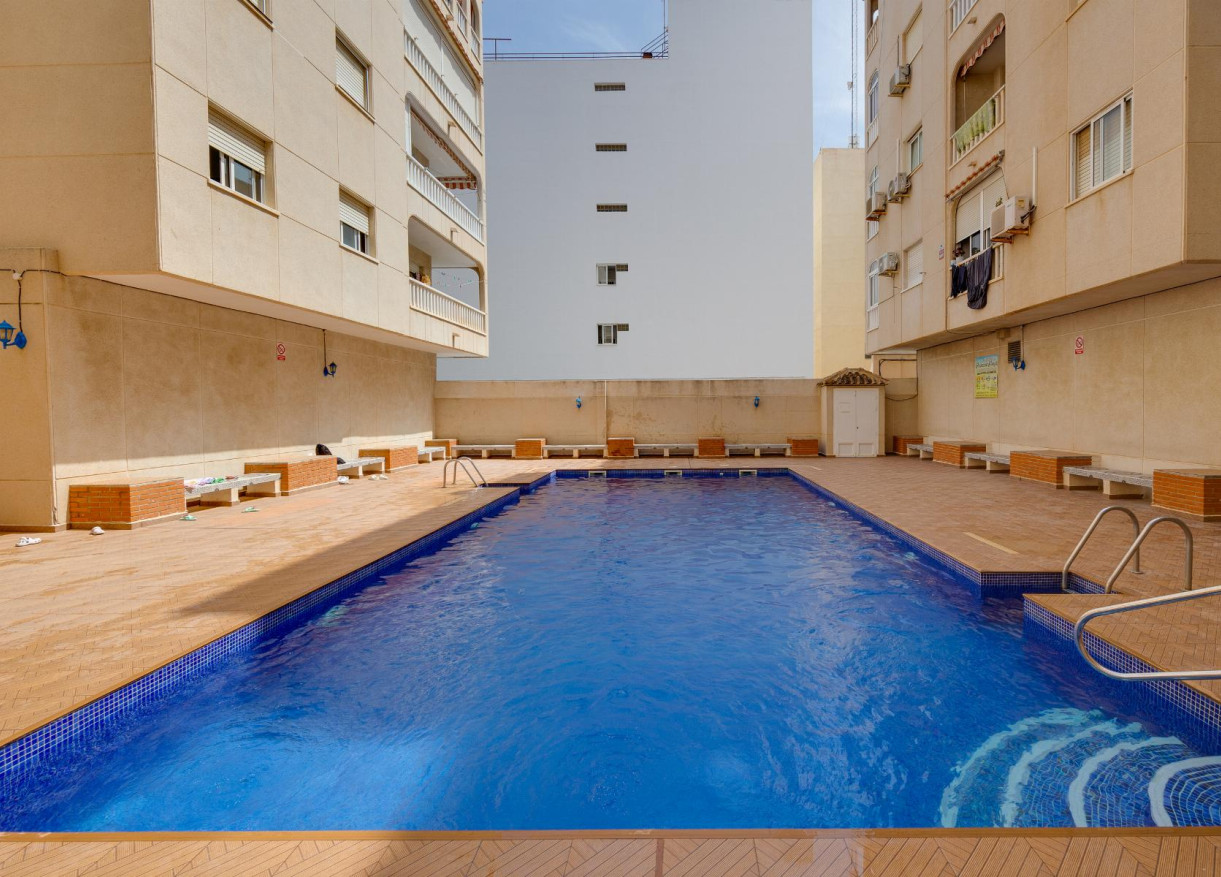 APARTAMENTO · Resale · Torrevieja · TBHST-53198