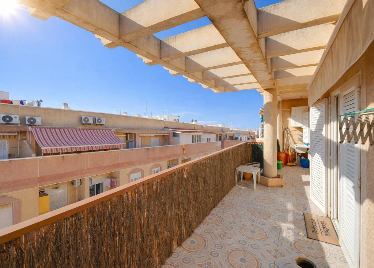 APARTAMENTO · Reventa · Torrevieja · TBHST-99469