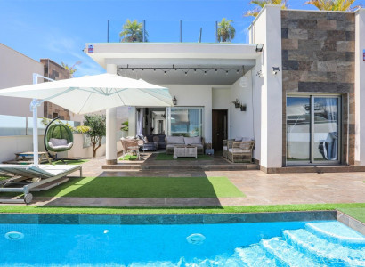 Chalet - Sale - Orihuela Costa - villamartin