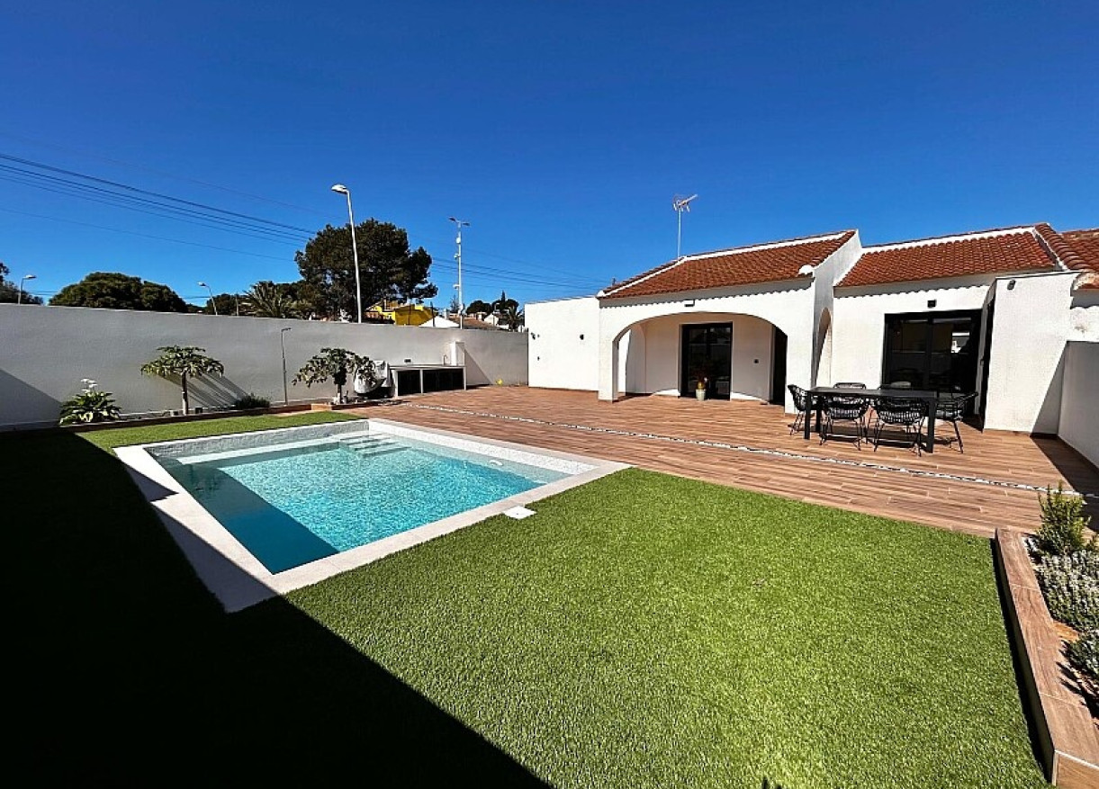 Luxury villa · Sale · Torrevieja · OL-83535