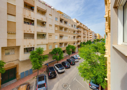 Resale · APARTAMENTO · Torrevieja · Playa del Acequión