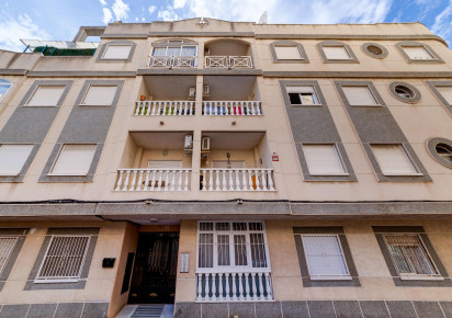 Resale · Apartment · Torrevieja · Centro