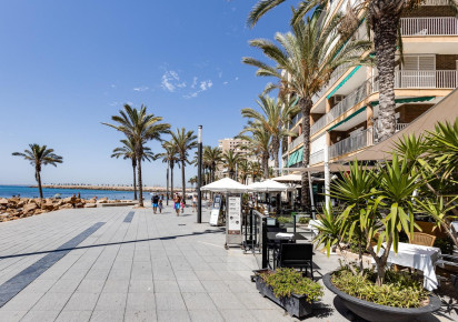 Resale · Apartment · Torrevieja · Paseo maritimo