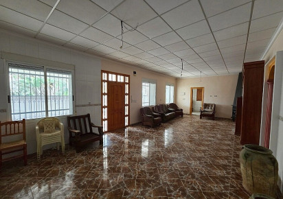 Resale · Country house · Catral