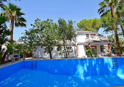 Resale · Country house · Orihuela