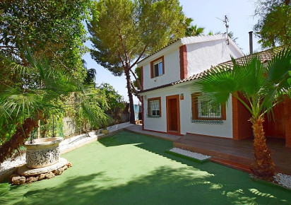 Resale · Country house · Orihuela