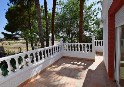 Resale · Country house · Orihuela