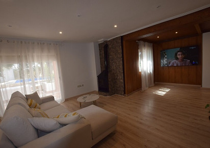 Resale · Country house · Orihuela