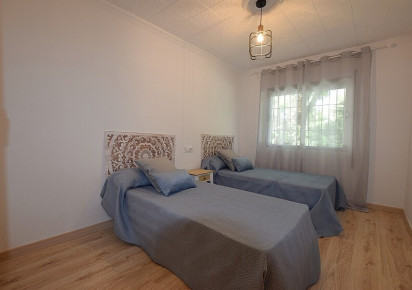 Resale · Country house · Orihuela