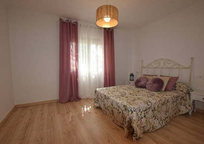 Resale · Country house · Orihuela