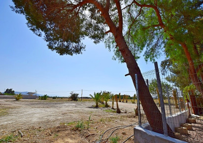 Resale · Country house · Orihuela