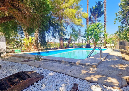 Resale · Country house · Orihuela