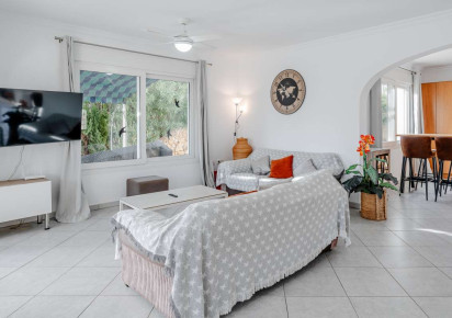 Resale · detached house · Costeres