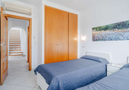 Resale · detached house · Costeres