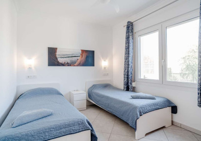 Resale · detached house · Costeres