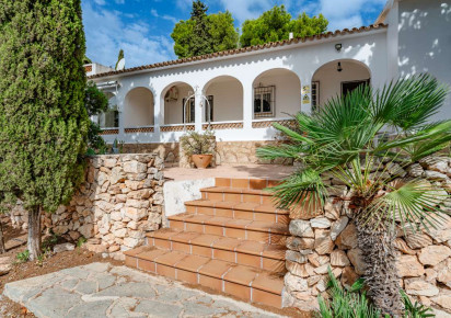 Resale · detached house · Costeres