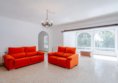 Resale · detached house · Costeres