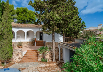Resale · detached house · Costeres