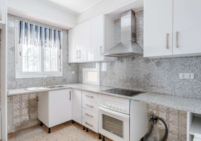 Resale · detached house · Costeres