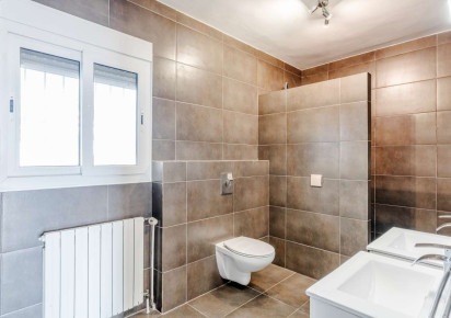 Resale · detached house · Costeres