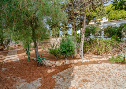 Resale · detached house · Costeres