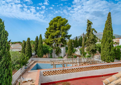 Resale · detached house · Costeres