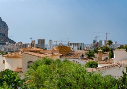 Resale · detached house · Costeres