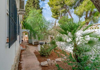 Resale · detached house · Costeres