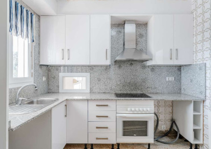 Resale · detached house · Costeres