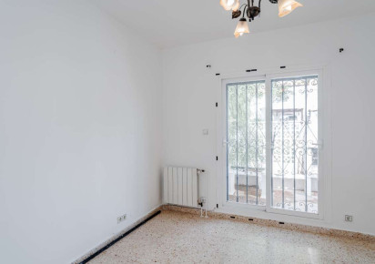 Resale · detached house · Costeres