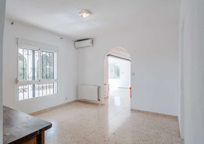 Resale · detached house · Costeres