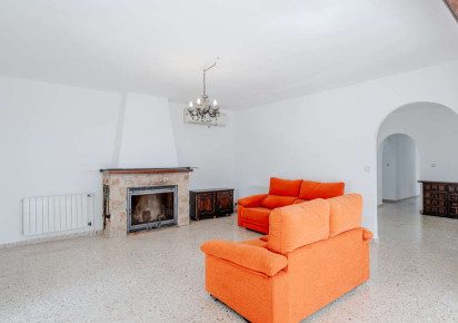 Resale · detached house · Costeres