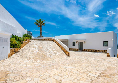 Resale · detached house · Cumbre del Sol