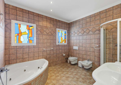 Resale · detached house · Les Bassetes