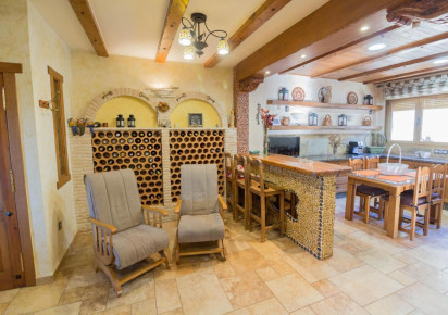 Resale · detached house · Redován