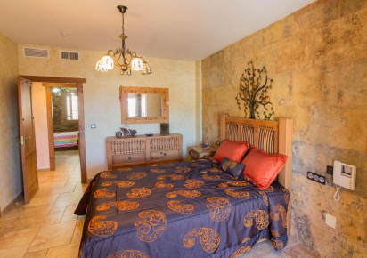 Resale · detached house · Redován