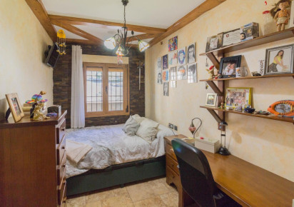 Resale · detached house · Redován