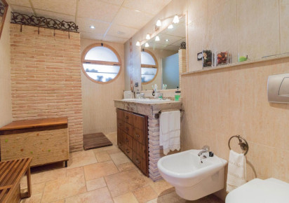 Resale · detached house · Redován