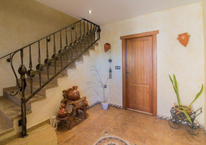 Resale · detached house · Redován