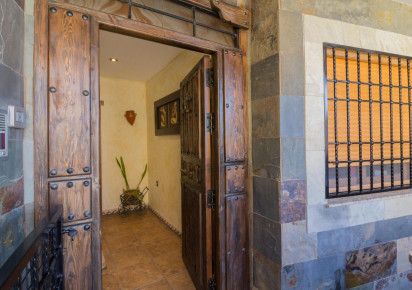 Resale · detached house · Redován