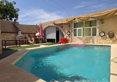 Resale · Townhouse · San Isidro