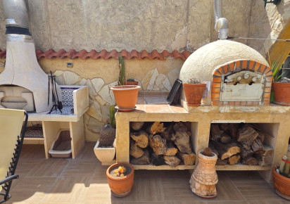 Resale · Townhouse · San Isidro