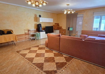 Resale · Townhouse · San Isidro