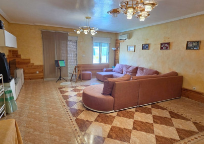 Resale · Townhouse · San Isidro