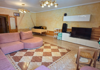 Resale · Townhouse · San Isidro