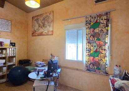 Resale · Townhouse · San Isidro