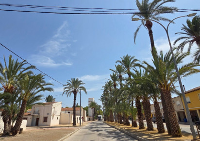 Resale · Townhouse · San Isidro