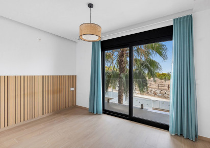 Resale · Villa / Detached · Benijofar