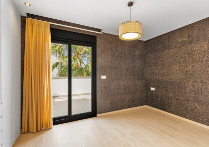 Resale · Villa / Detached · Benijofar
