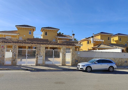 Resale · Villa · Orihuela Costa · La Zenia